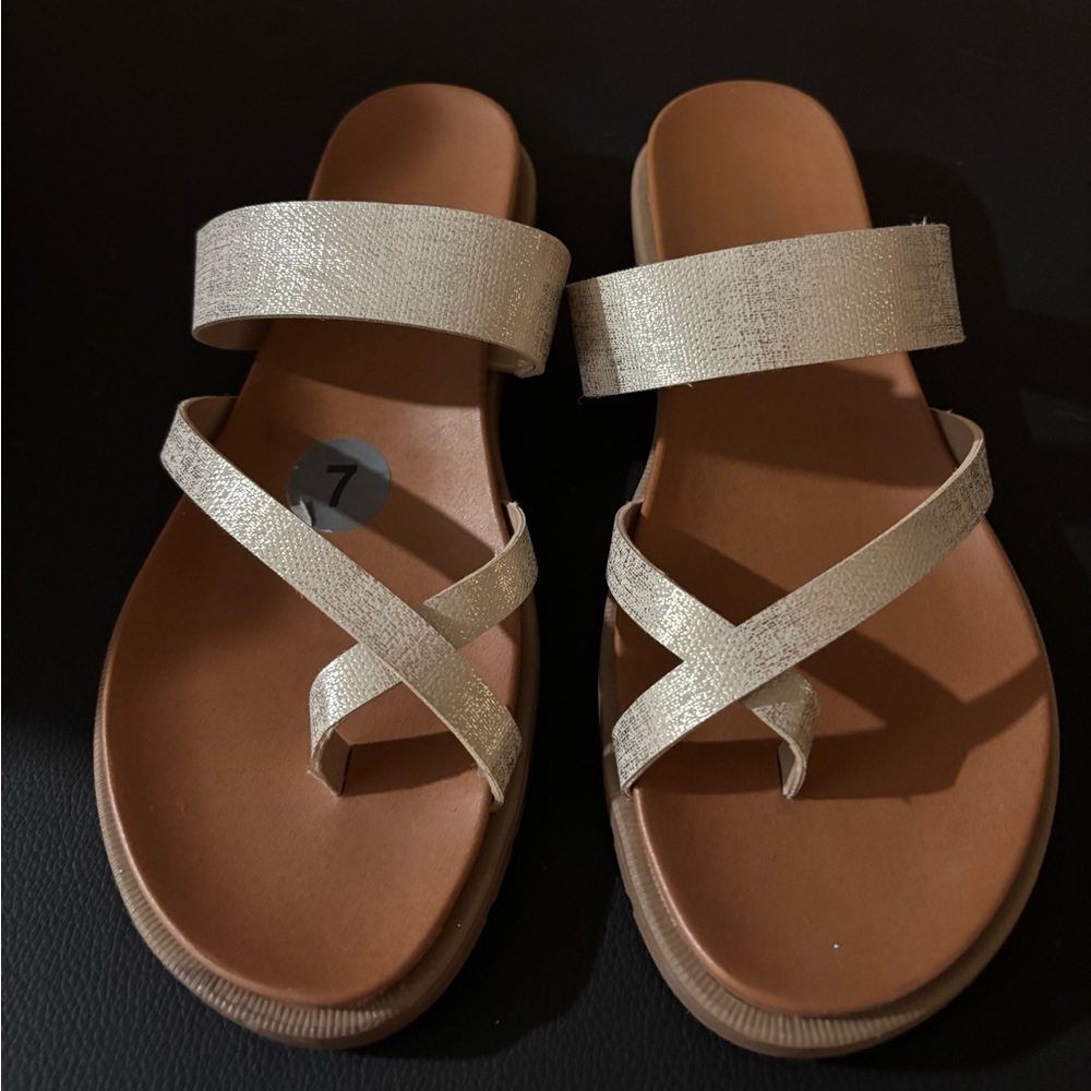 Me too Sandals - Gold/Tan Size 7